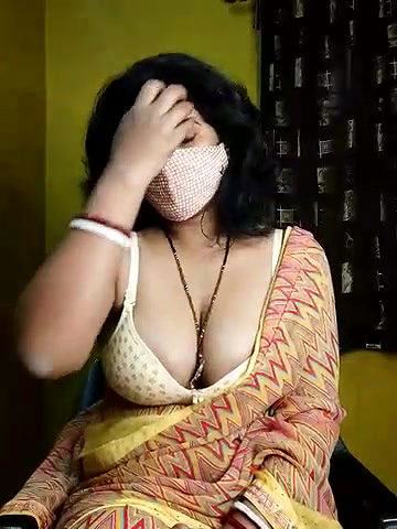 Sexy Aunty Teasing and Boobs Show