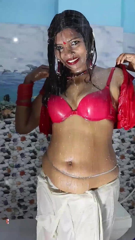 Pinki Tiwari aka Beauty peep Bathing in Wite Saree & Red Bra