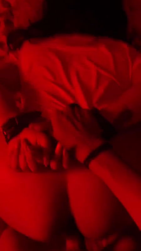 Valentine pe Handcuff karke gaand maari