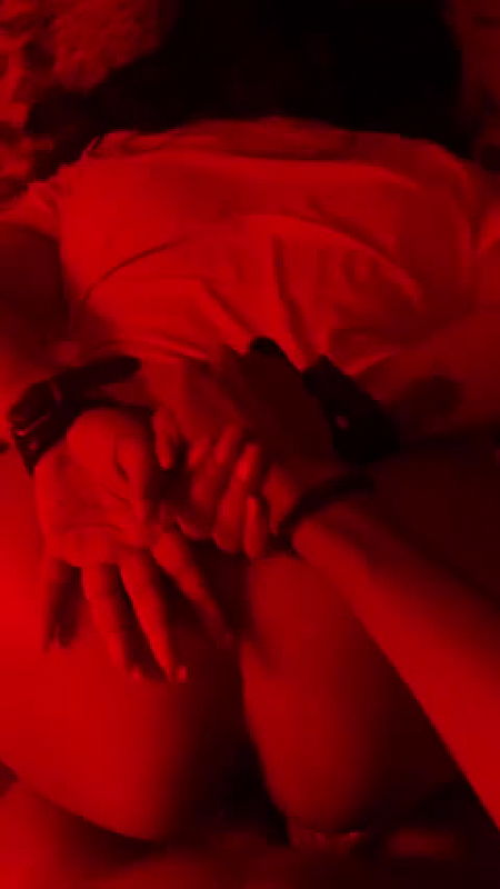 Valentine pe Handcuff karke gaand maari