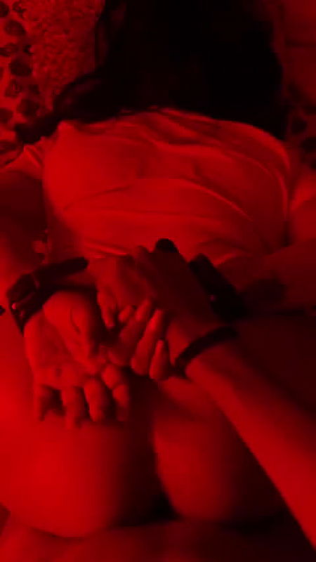 Valentine pe Handcuff karke gaand maari