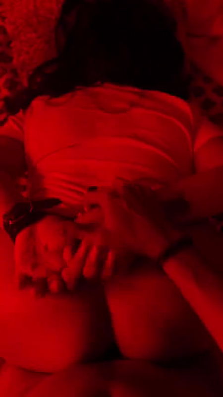 Valentine pe Handcuff karke gaand maari