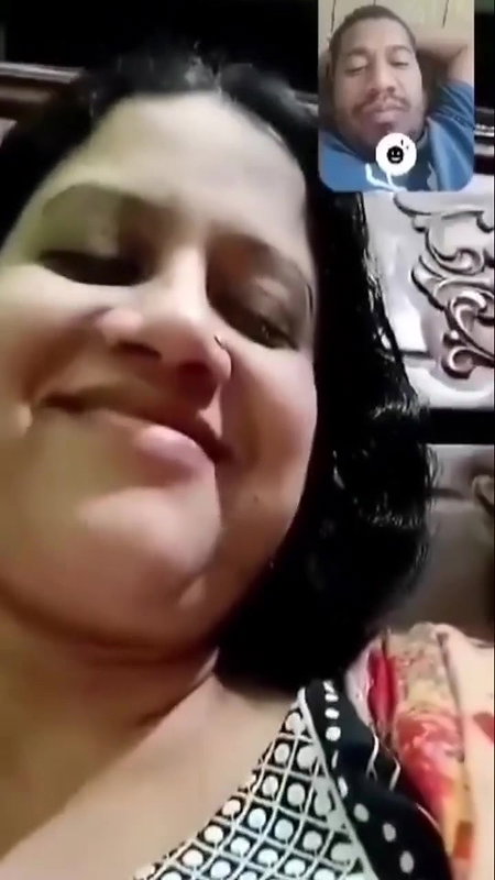 Beautiful Cheater Aunty Showing 1