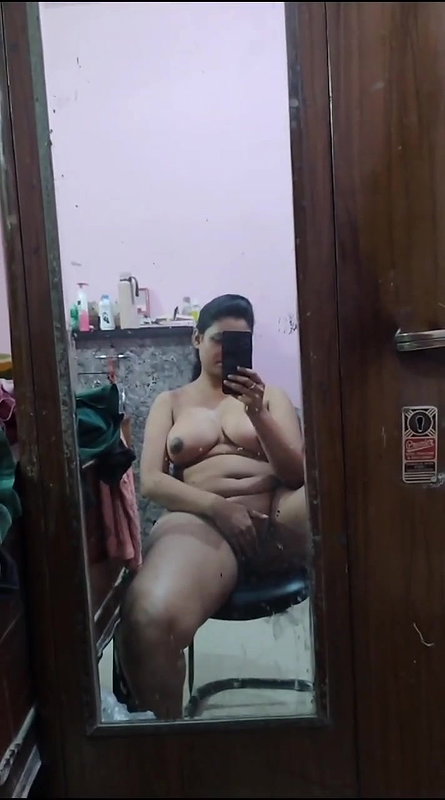 Indian Horny Milf Rubbing Pussy