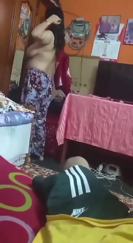 Son Captured Mom Changing In front of him
