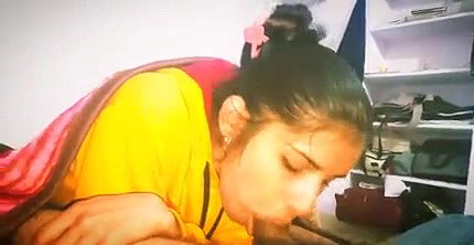 Desi maid sucking dick MMS homemade video