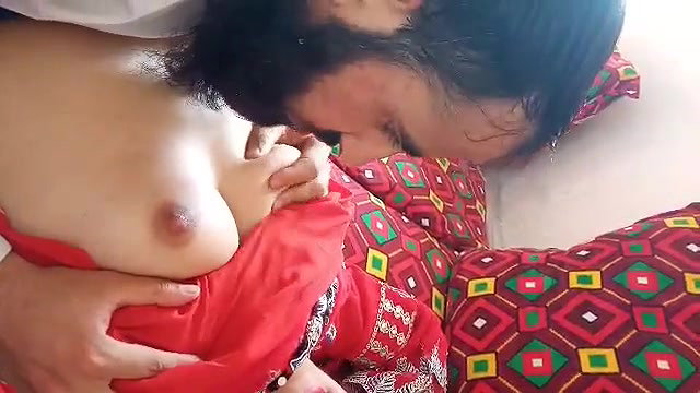 maulana ne chuche chusi