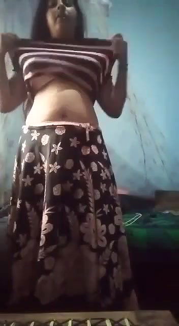 Amazing gf with with a long hair and perfect body showing everything