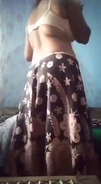 Amazing gf with with a long hair and perfect body showing everything