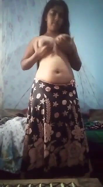 Amazing gf with with a long hair and perfect body showing everything