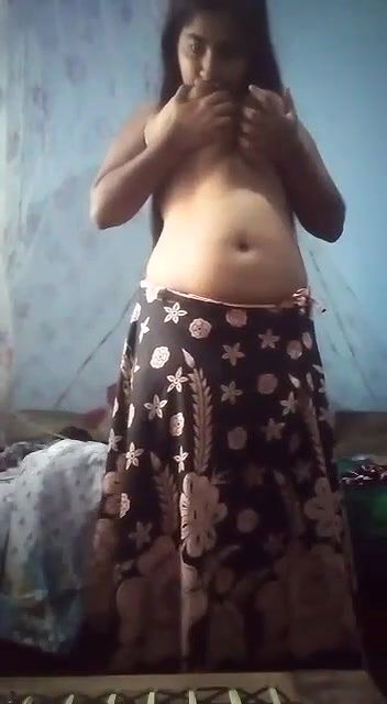 Amazing gf with with a long hair and perfect body showing everything