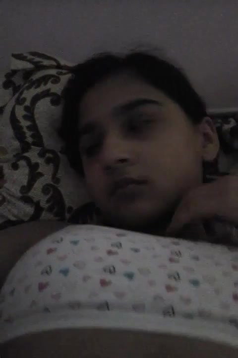 ladki ne choti chuche dikhayi