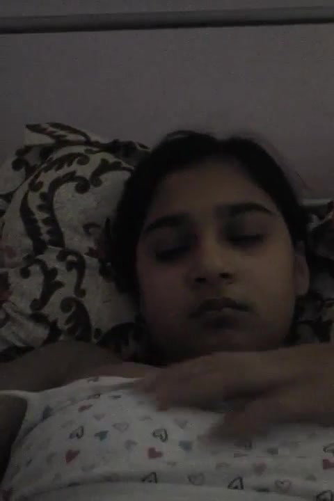 ladki ne choti chuche dikhayi