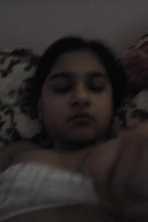 ladki ne choti chuche dikhayi