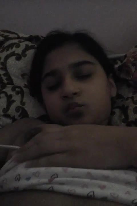 ladki ne choti chuche dikhayi