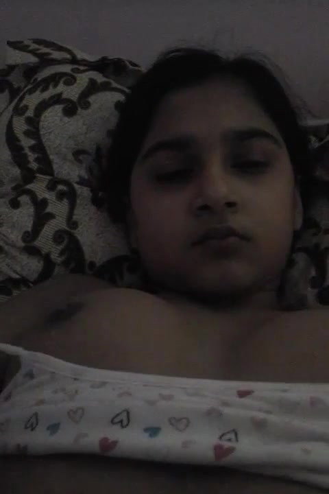 ladki ne choti chuche dikhayi