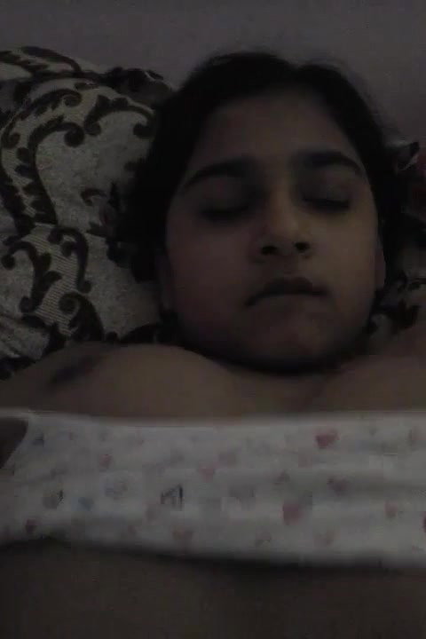 ladki ne choti chuche dikhayi
