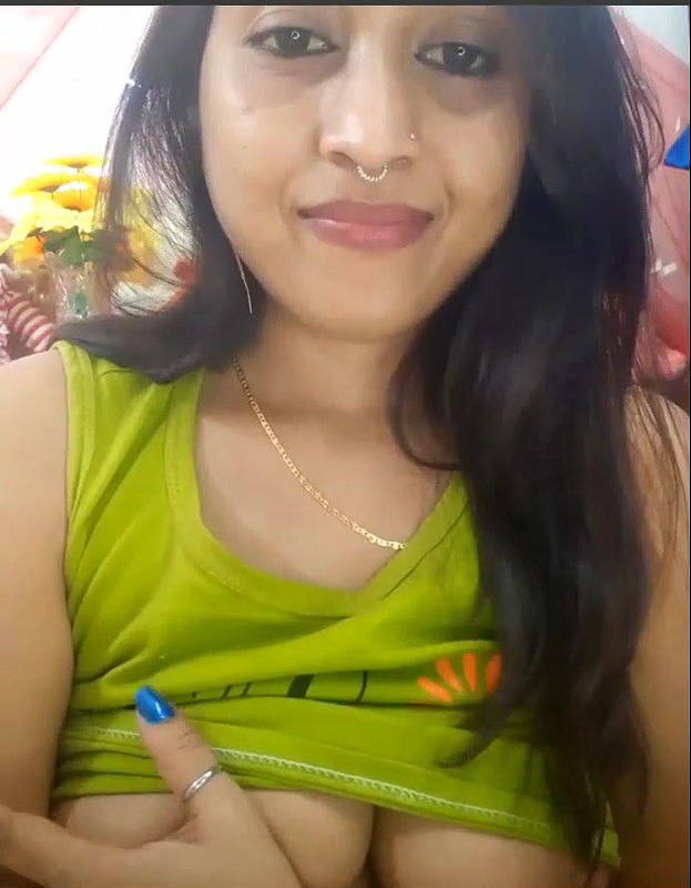 cute wife boobs showing live