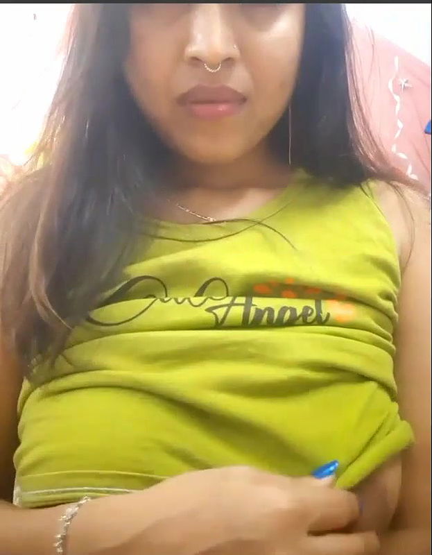 cute wife boobs showing live