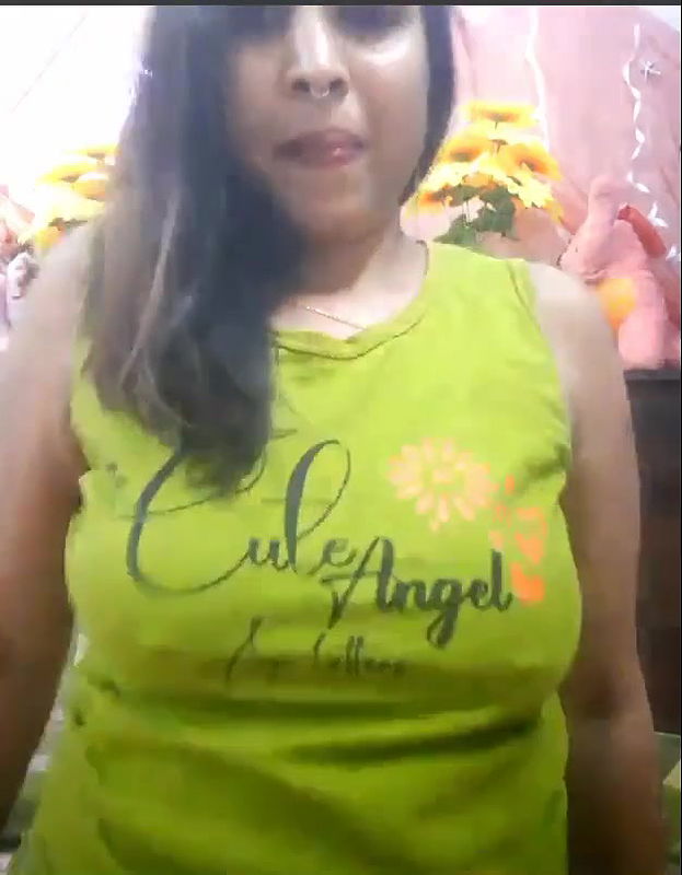 cute wife boobs showing live