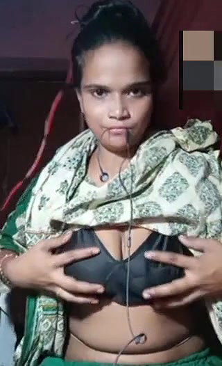 desi bhabhi video calling her friend showing boobs pussy