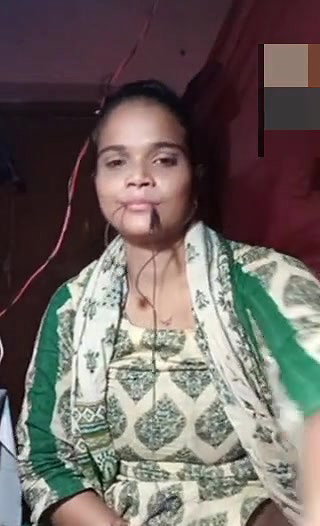 desi bhabhi video calling her friend showing boobs pussy