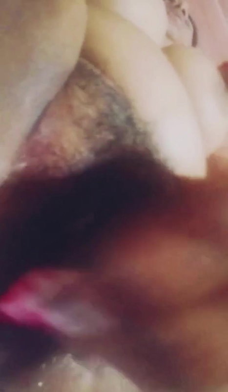 hairy pussy girl pussy masturbation with powder bottle