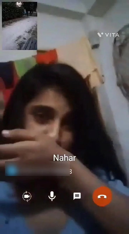 Desi Cute Girl Showing