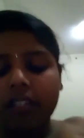 Super horny Indian Girl pussy fingering MMS