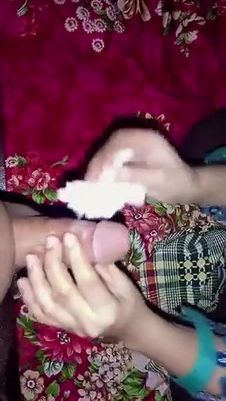 gaon ki ladki ne lund chusi