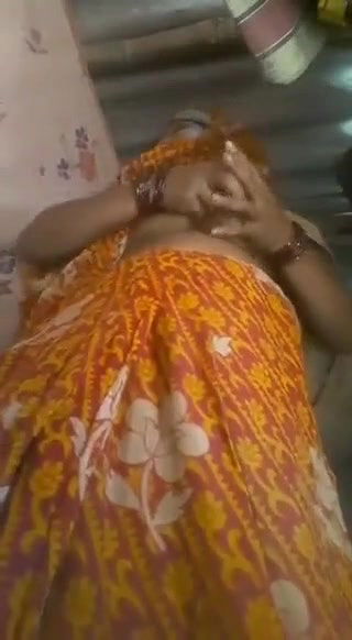 saree uthake chut ragdi khade khade