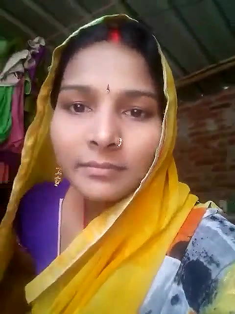 saree uthake chut ragdi or boob dikhayi gaon ki bhabhi ne