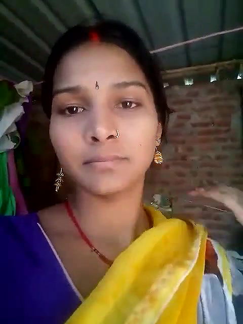 saree uthake chut ragdi or boob dikhayi gaon ki bhabhi ne