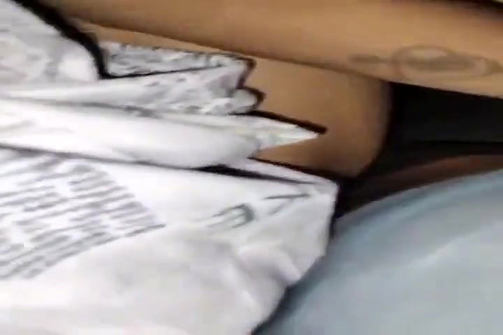 phone mein bat krte hue chud gyi