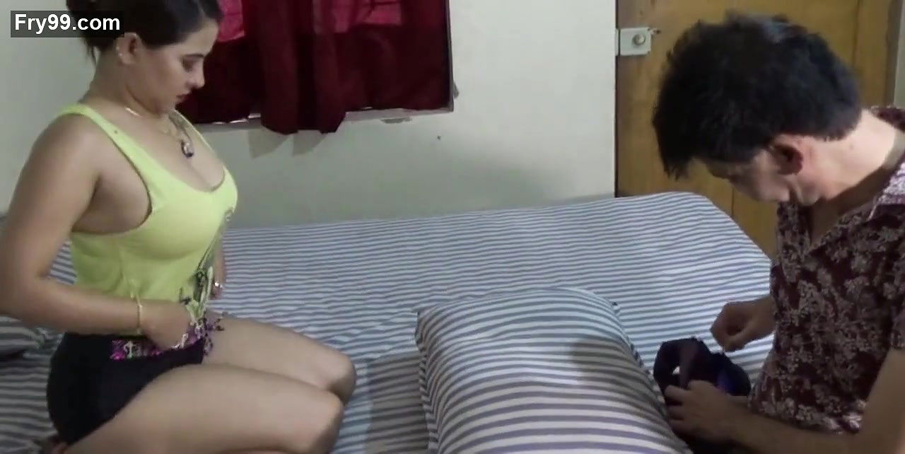 A sexy lonely woman called mature man for massage and with this made a full fucking session. Full Hindi audio