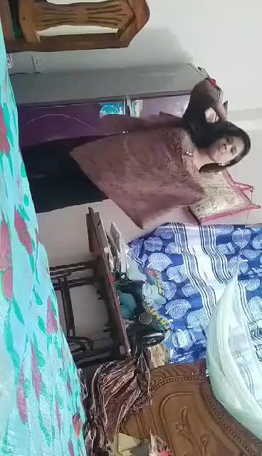 shalwar kholke nangi video banayi