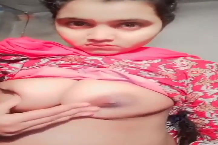 bhabhi pressing own boob