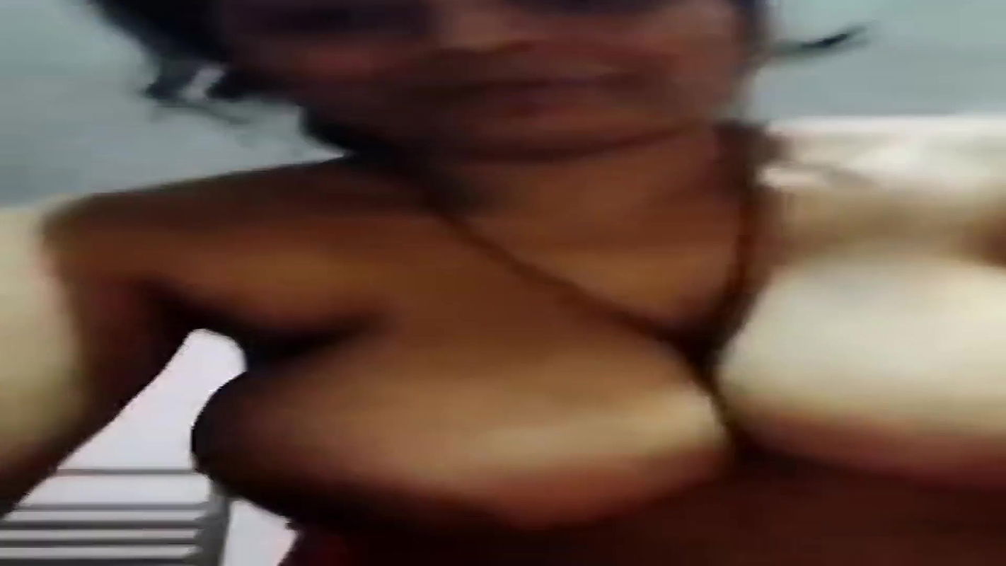 gaon ki bhabhi ne saree kholke nangi video banayi