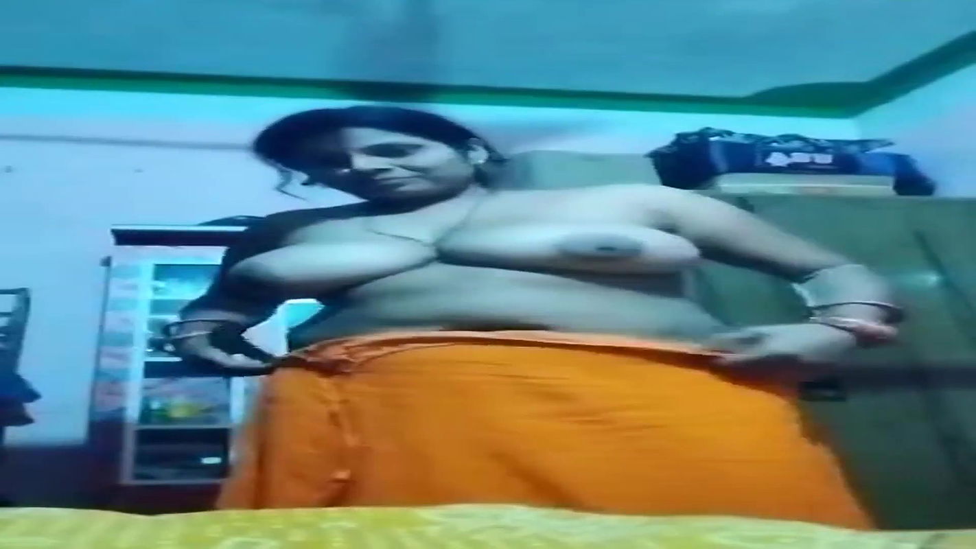 gaon ki bhabhi ne saree kholke nangi video banayi