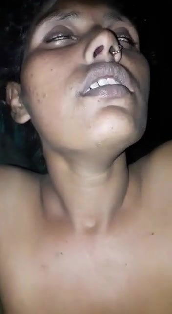 village ladki ne nangi video