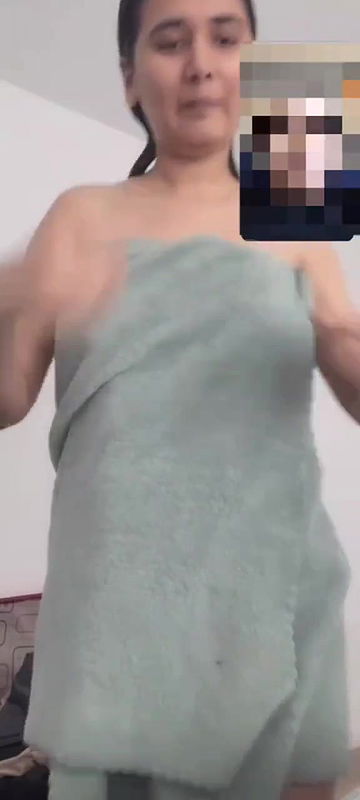 Beautiful chubby girl showing Boobs Hairy Pussy and Ass on Video call