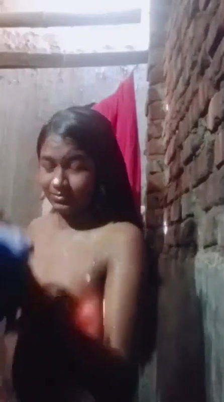 Horny Young Village GF Showing Bathing Fingering 1