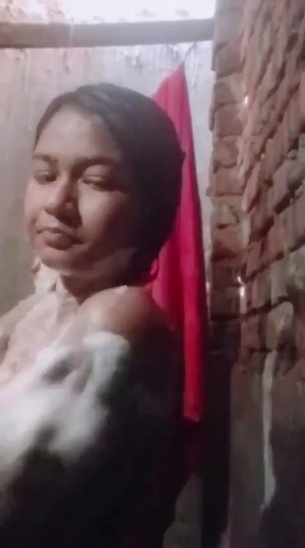 Horny Young Village GF Showing Bathing Fingering 1