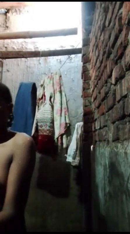 Horny Young Village GF Showing Bathing Fingering 1