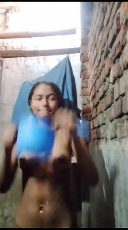 Horny Young Village GF Showing Bathing Fingering 1