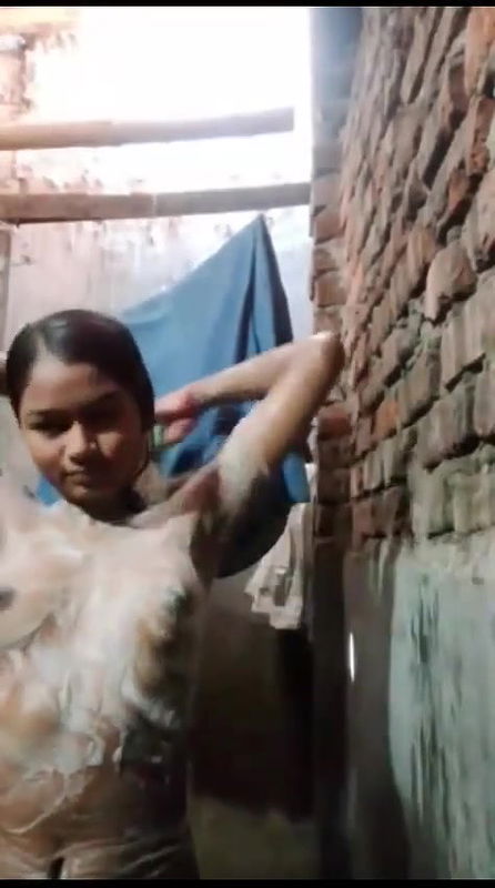 Horny Young Village GF Showing Bathing Fingering 1