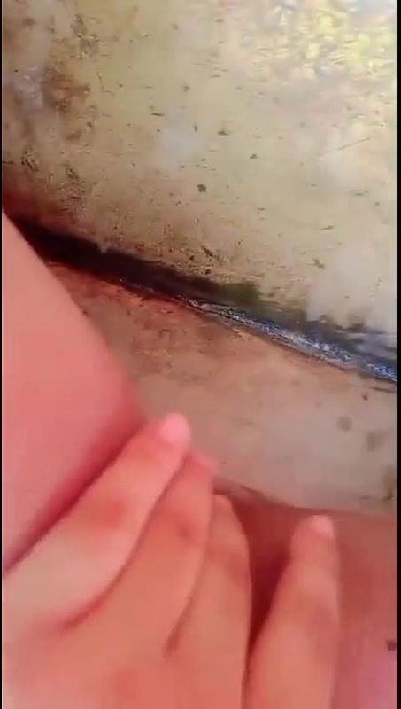 Sexy Figure GF Showing Boobs Pussy