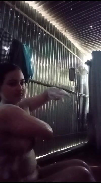 Sexy Bengali Babe Showing Assets