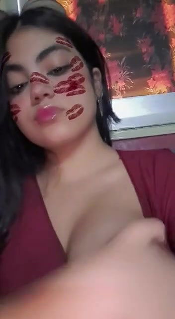 Indian Babe Showing Boob