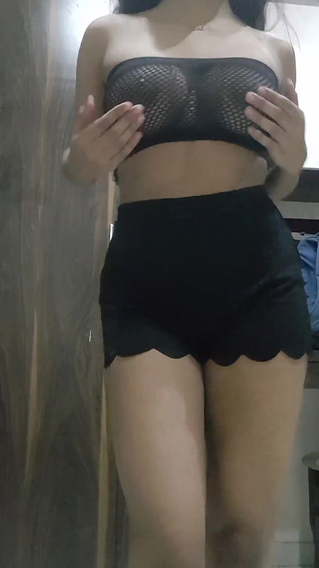 boobs and ass showing girl